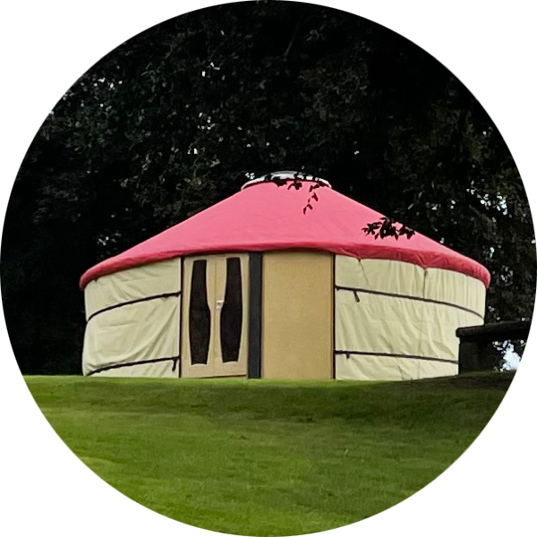 La yourte, habitat léger et circulaire : une définition naturelle d'un espace de vie soutenant.