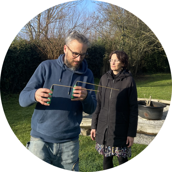 Séance de médecine symbolique avec baguettes à Saint-Pardoux-Soutiers